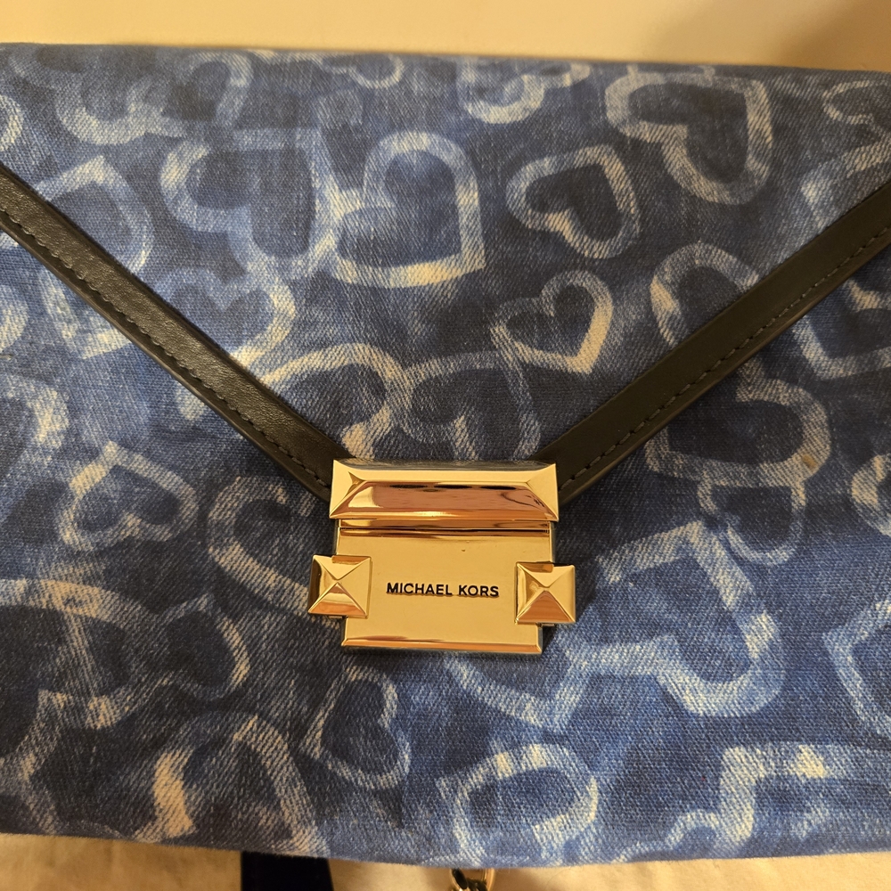 Michael Kors Whitney Large Heart Tie-die Convertable Shoulder Bag - Picture 9 of 10
